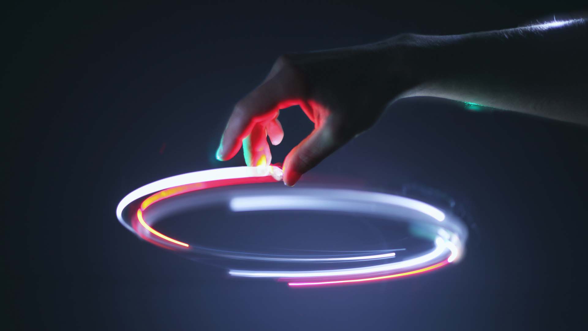 mHealth Engineering – Hand describes luminous circles